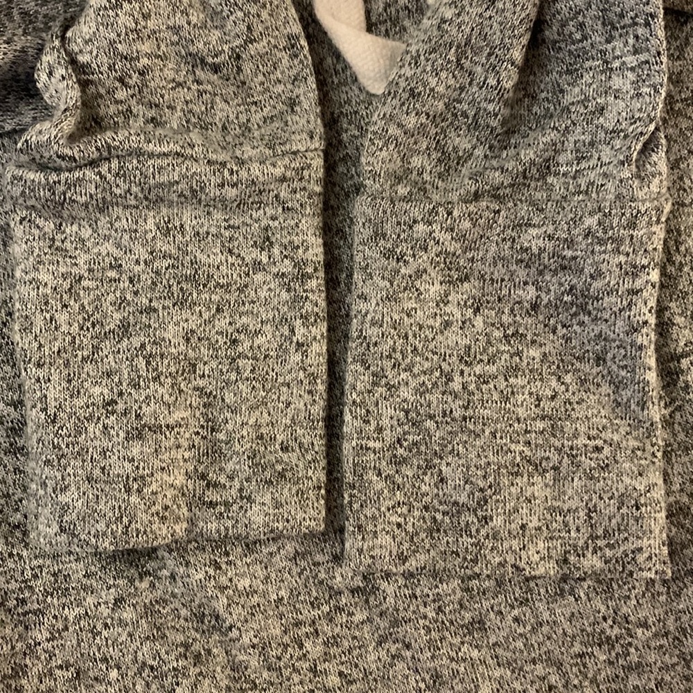 Old Navy 📣host pick📣XS Petite - almost new gray cropped hoodie - Picture 4 of 5